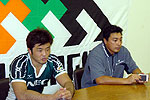 NECグリーンロケッツ、高岩ヘッドコーチ(右)と浅野キャプテン
