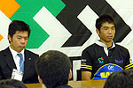 福岡サニックスブルース、藤井監督(左)と古賀ゲームキャプテン