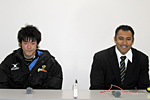 横河武蔵野アトラスターズのラファイアリ　ヘッドコーチ(右)、佐藤ゲームキャプテン