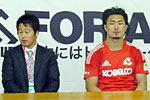 苑田ヘッドコーチ(左)、伊藤ゲームキャプテン