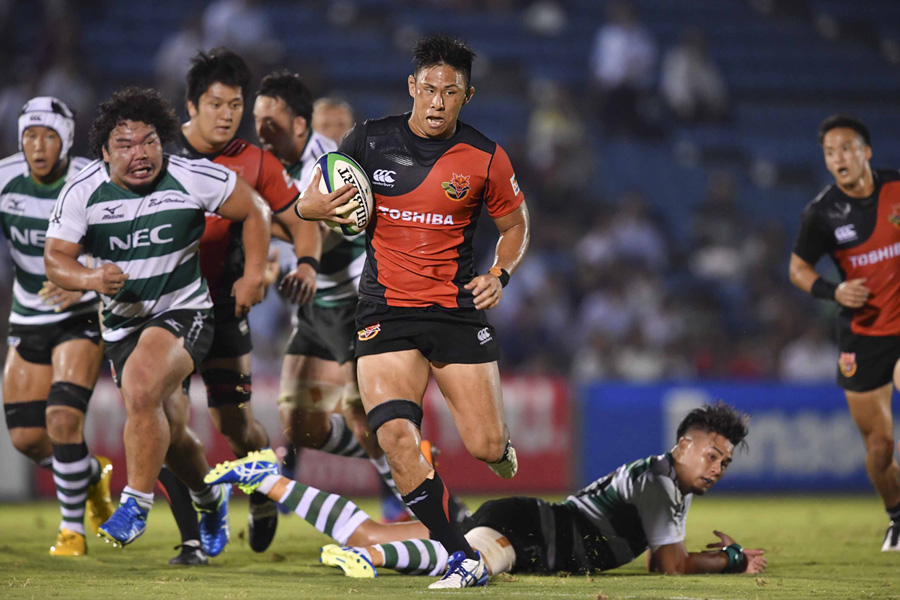 若手の活躍も目覚ましい東芝(写真はNO8徳永)は日産スタジアムで初のラグビー試合となるキヤノンとの一戦 photo by Yuka Shiga
