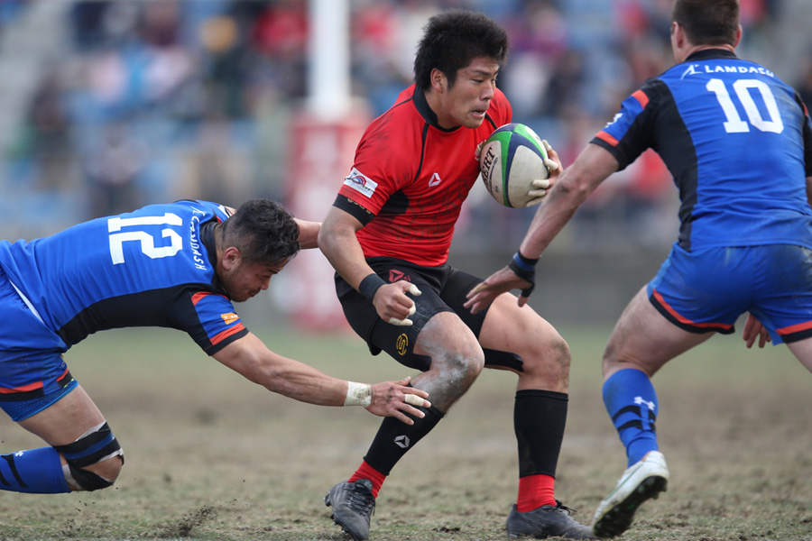 昨年の日本選手権パナソニック戦での帝京大SO松田。打倒トップリーグの最後のチャンスに闘志を燃やす photo by Kenji Demura