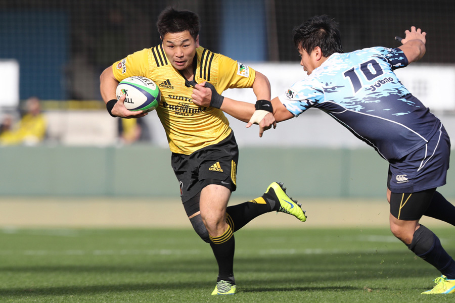 司令塔SO小野も絶好調のサントリーは東芝との府中ダービーも制して全勝を守ることができるか photo by Kenji Demura