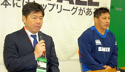 藤井監督（左）、田村キャプテン