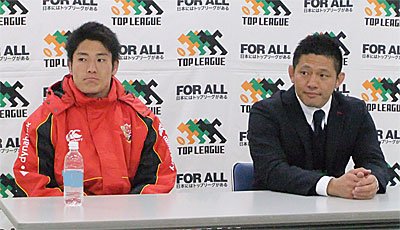 冨岡ヘッドコーチ（右）、森田キャプテン