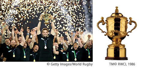 ウェブ・エリス・カップ（Webb Ellis Cup）は、ラグビーワールドカップの優勝チームに贈られる優勝トロフィーで、歴代優勝チーム名も刻印されています。カップは純銀製で、金箔で覆われたカップの持ち手には、ギリシャ神話のサテュロスとニンフの頭部が施され、また顎鬚のあるマスク、ライオンのマスク、そしてぶどうの木のモチーフにより全体が装飾されています。高さ472mm、重さ4.5kg（台座含む）。