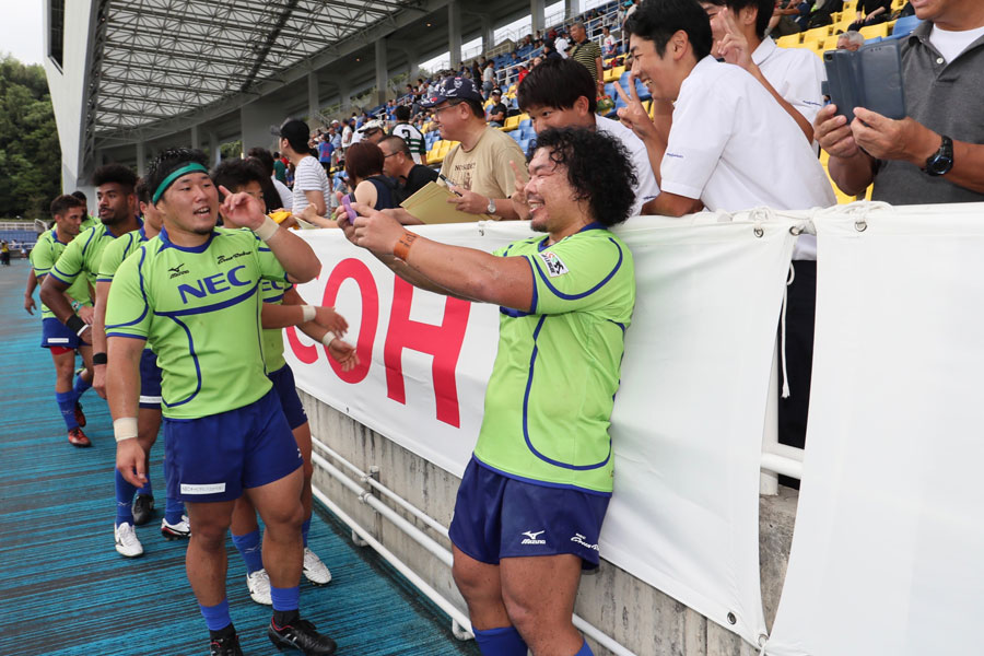 人気者のNEC PR瀧澤は堂々と”山崎フィフティーン”入りした。 photo by Kenji Demura