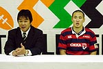 近鉄ライナーズの岡本ヘッドコーチ(左)、佐藤キャプテン