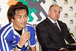 ワールドファイティングブルのDES KISSANE ヘッドコーチ(右)、大西将太郎ゲームキャプテン