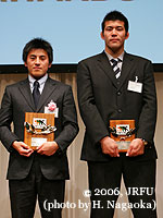 ファンサービス賞を受賞した神戸製鋼コベルコスティーラーズとヤマハ発動機ジュビロ