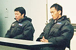 福岡サニックスブルースの藤井監督(左)、乾主将