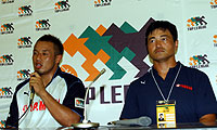 ヤマハ発動機ジュビロ、佐野ヘッドコーチ(右)と中林バイスキャプテン