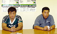 NECグリーンロケッツ、高岩ヘッドコーチ(右)と浅野キャプテン
