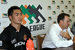 リコーブラックラムズ、レーン ヘッドコーチ(右)と伊藤ゲームキャプテン