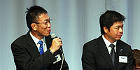 左から、日本IBMビッグブルーの大西一平ヘッドコーチ、福岡サニックスブルースの藤井雄一郎監督