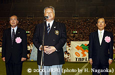 開幕宣言。左から東芝・西田社長、森・日本協会会長、NEC・矢野社長