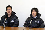 西山ヘッドコーチ(右)、藤本キャプテン