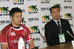 和田監督代行(右)、廣瀬主将