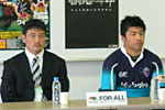 佐野ヘッドコーチ(左)、鈴木キャプテン