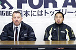 シェラット ヘッドコーチ(左)、木村キャプテン