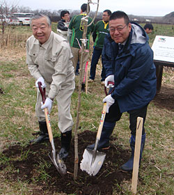 左/網走市　大場市長、右/稲垣トップリーグ部門長