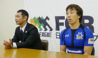中嶋監督(左)、三宅ゲームキャプテン