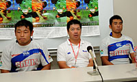 左から杉浦ゲームキャプテン、藤井監督、古賀選手