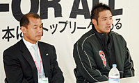 和田監督(左)、豊田キャプテン