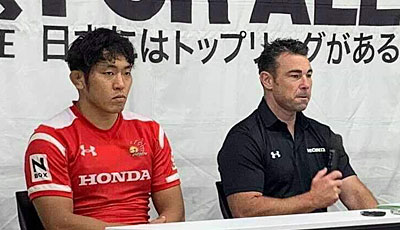 Honda HEATのリー ヘッドコーチ（右）、小林キャプテン